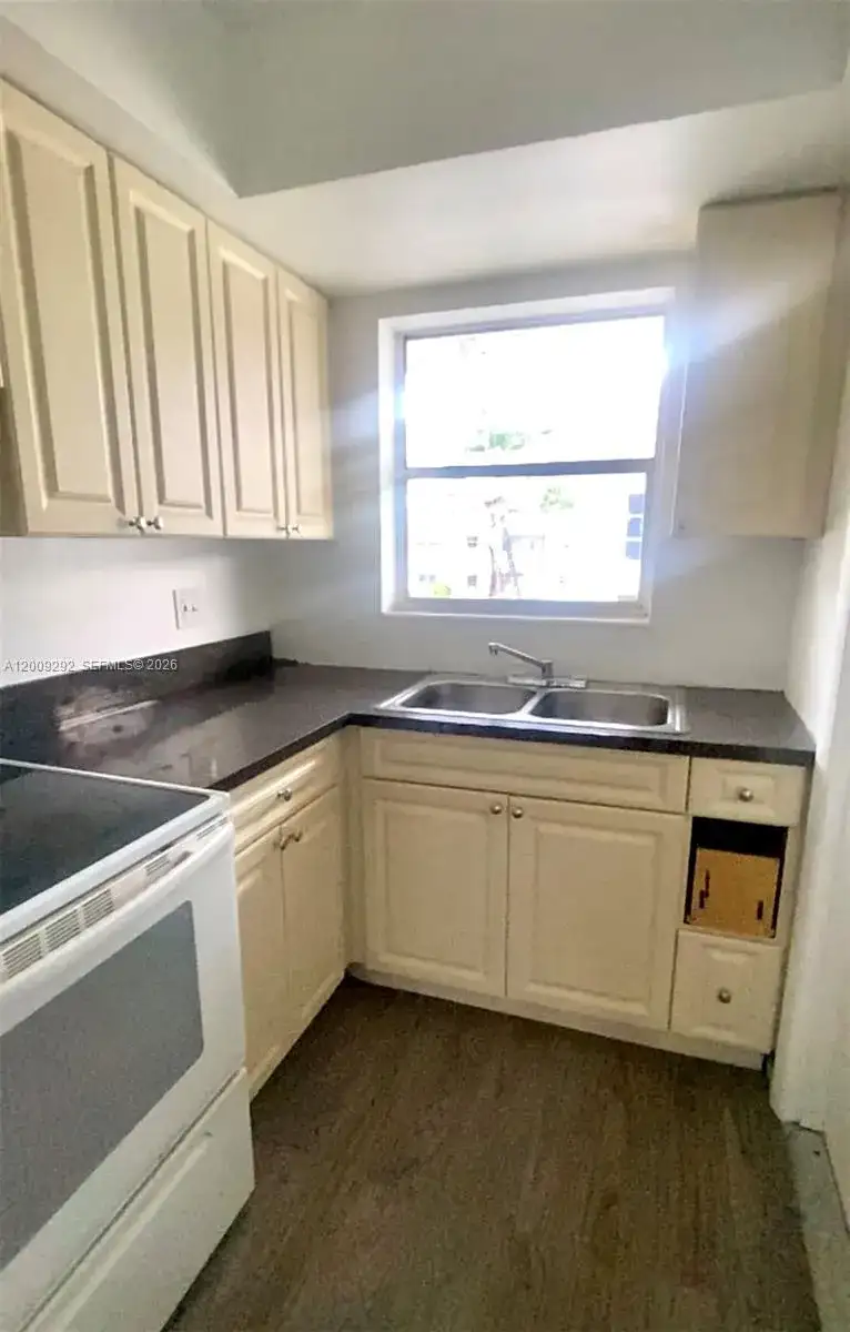 7324 SW 82nd St # B206, Miami FL 33143 photo 5