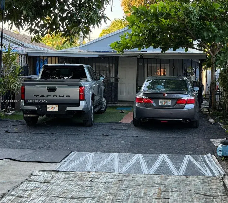 1111 NW 26th St, Miami FL 33127