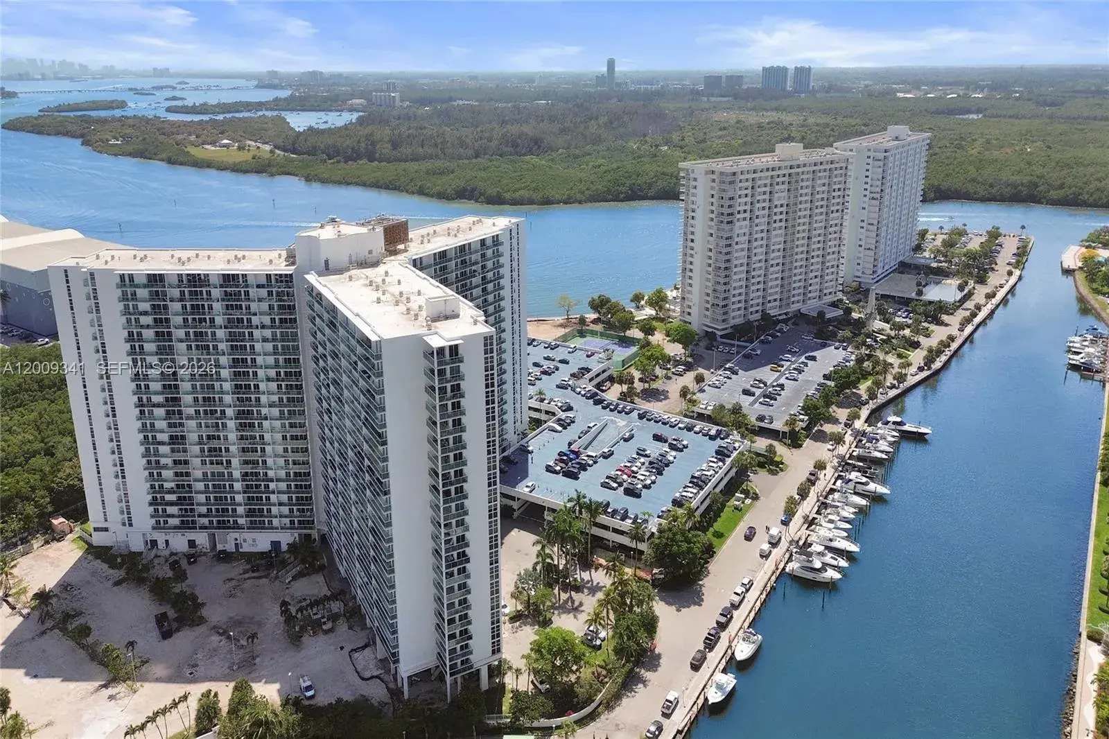 300 Bayview Dr # 915, Sunny Isles Beach FL 33160