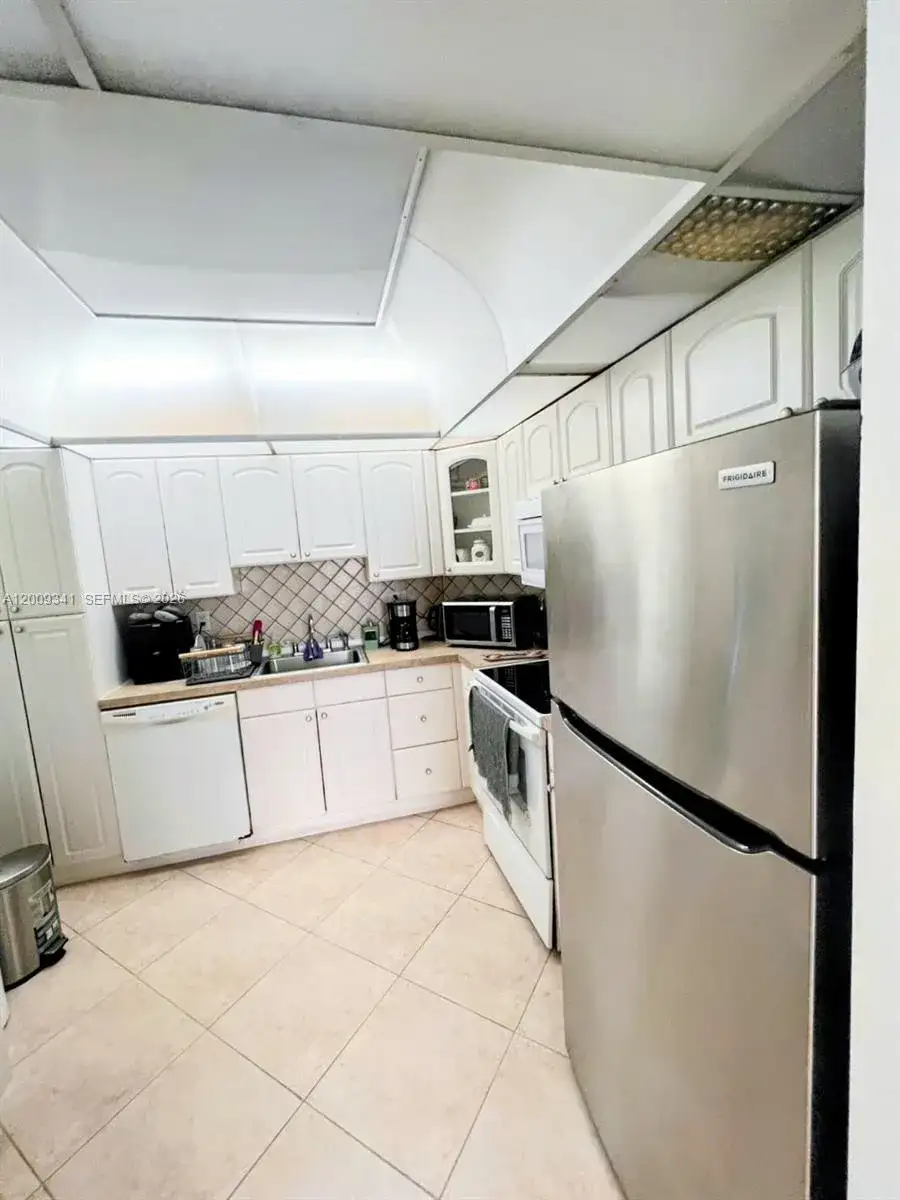 300 Bayview Dr # 915, Sunny Isles Beach FL 33160 photo 3