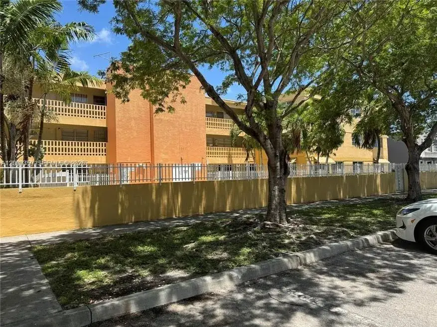 1821 NE 168th St # B3, North Miami Beach FL 33162
