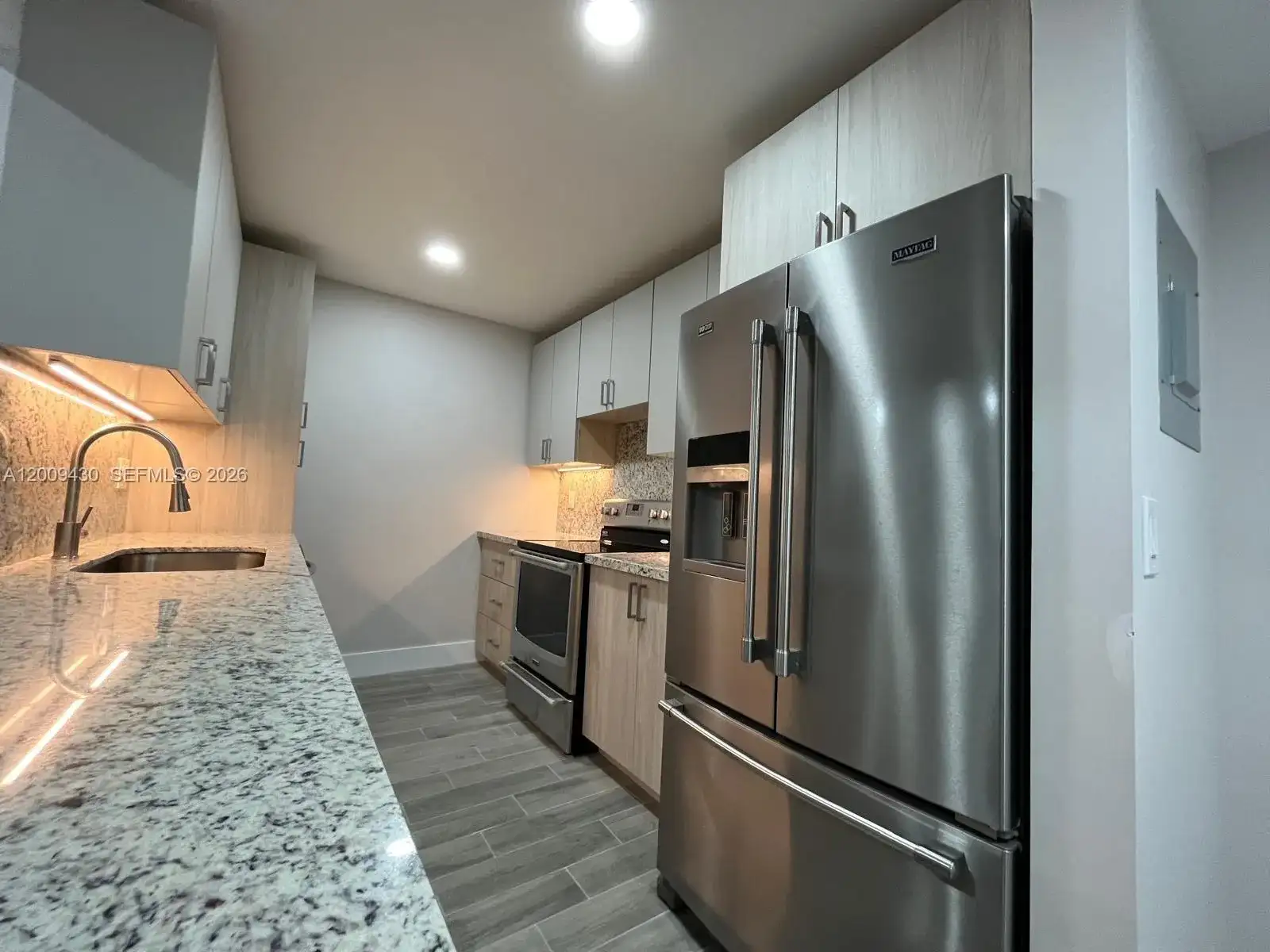 8425 NW 8th St # 303, Miami FL 33126 photo 2