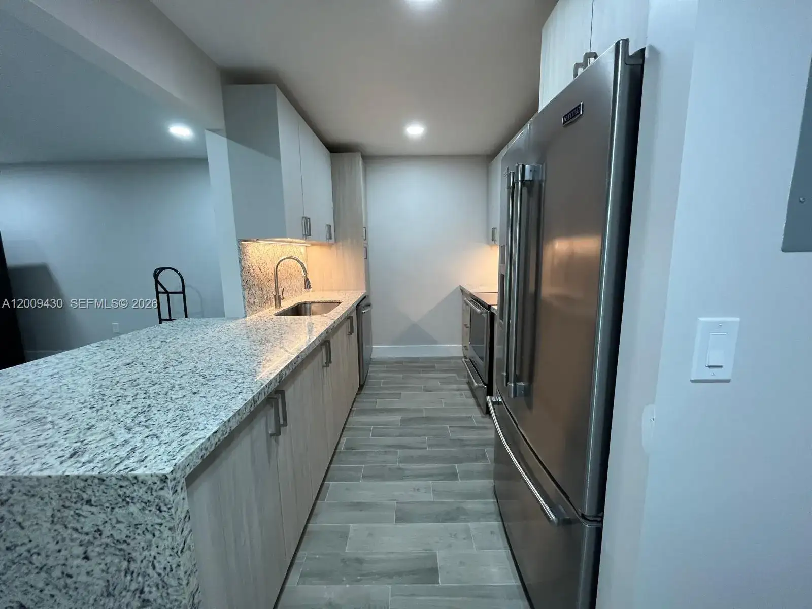 8425 NW 8th St # 303, Miami FL 33126 photo 3