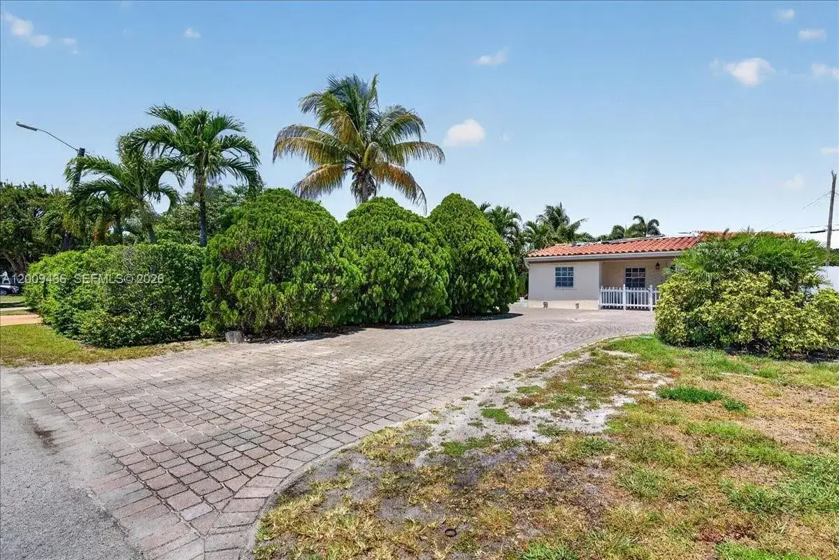 1171 NE 182nd St, North Miami Beach FL 33162 photo 3