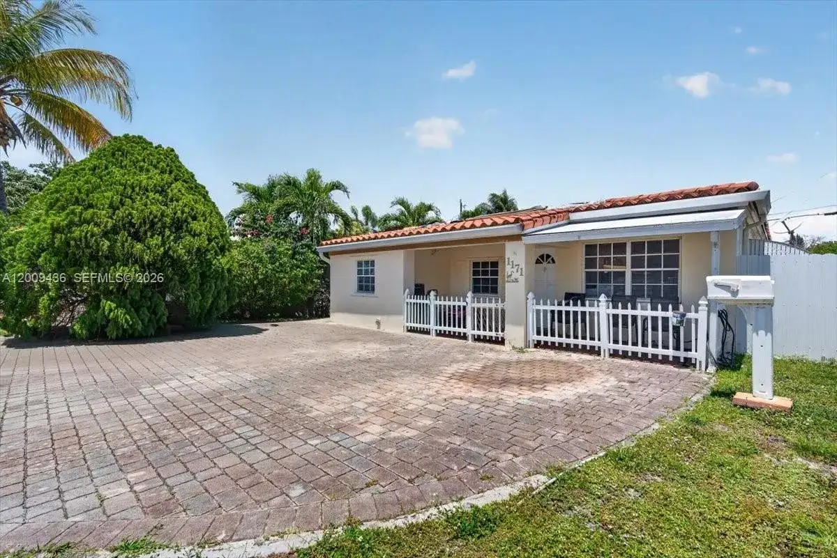1171 NE 182nd St, North Miami Beach FL 33162 photo 4