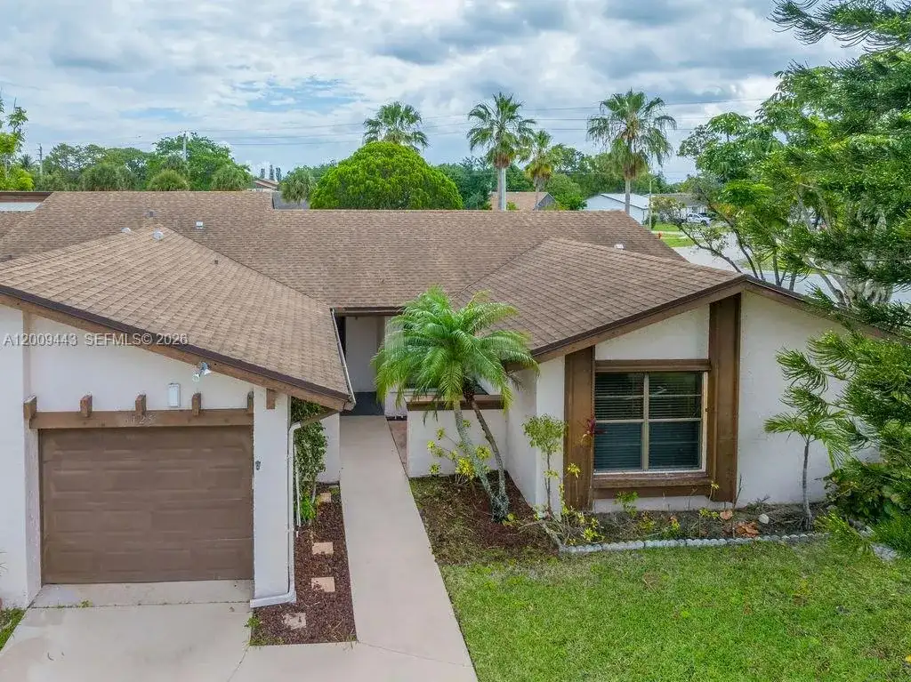6125 Elsinore Cir, Green Acres FL 33463 photo 2