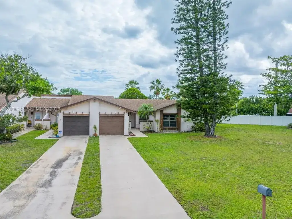 6125 Elsinore Cir, Green Acres FL 33463 photo 3