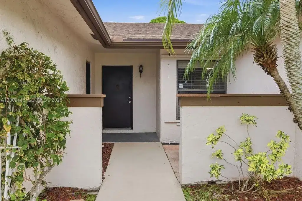 6125 Elsinore Cir, Green Acres FL 33463 photo 4