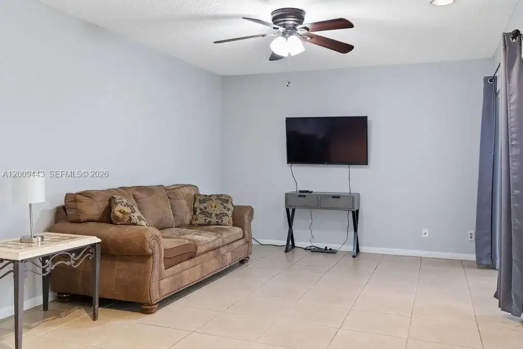 6125 Elsinore Cir, Green Acres FL 33463 photo 5