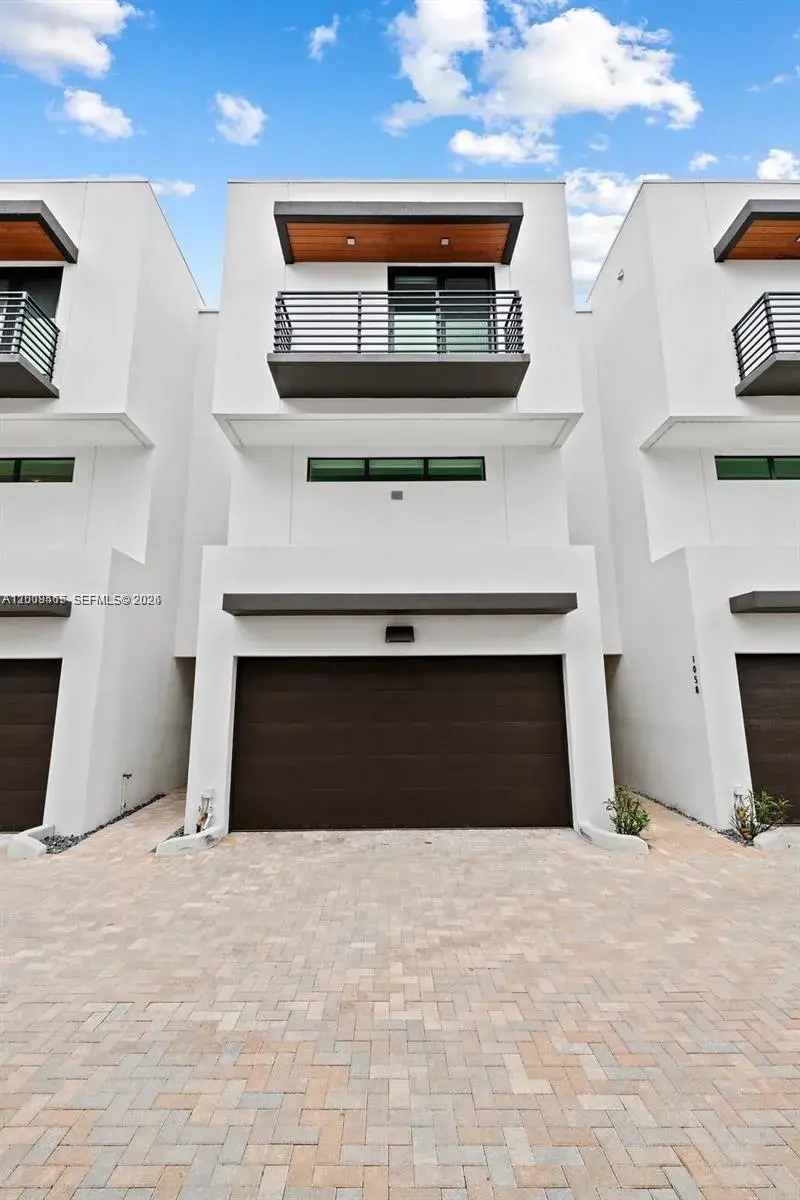 1056 N Victoria Park Rd, Fort Lauderdale FL 33304