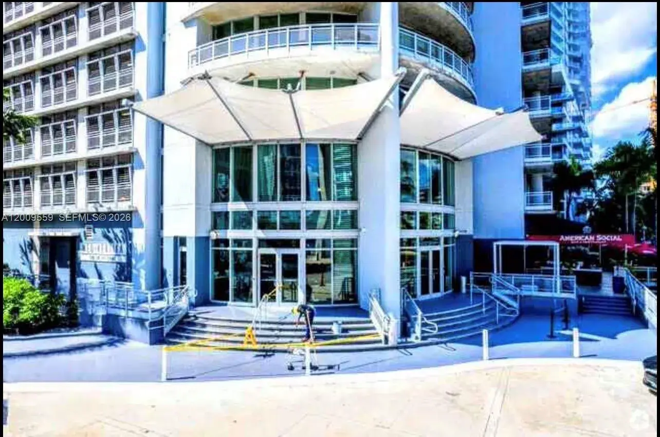 690 SW 1st Ct, Miami FL 33130