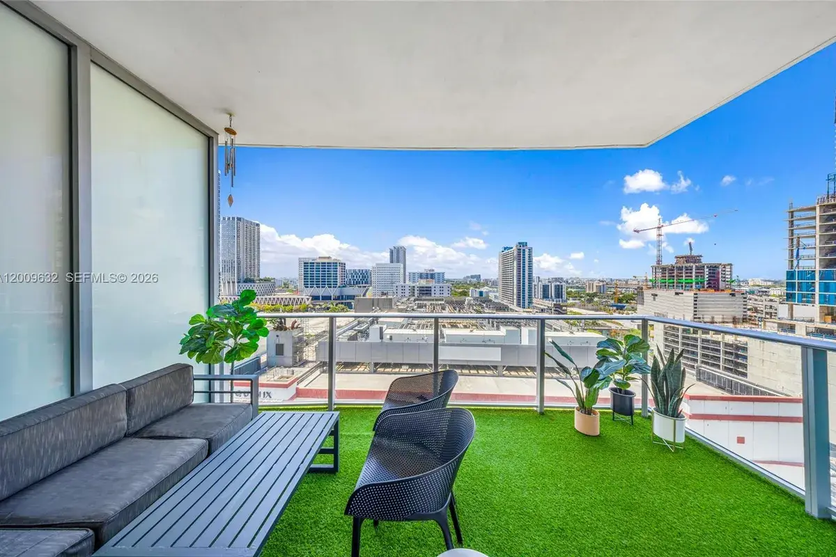 851 NE 1st Ave # 1408, Miami FL 33132