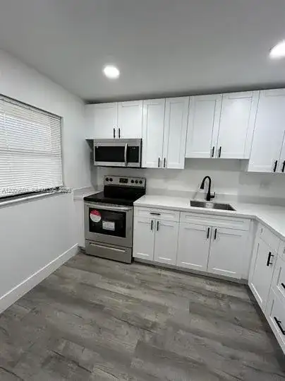 8875 Fontainebleau Blvd # 201, Miami FL 33172