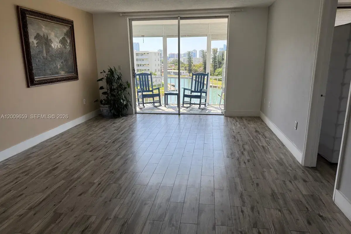 2851 Leonard Dr # J505, Aventura FL 33160