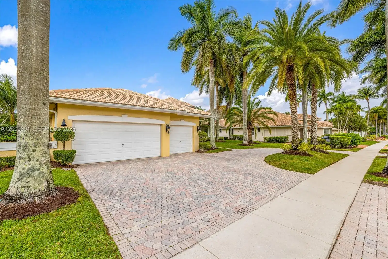 2477 Poinciana Dr, Weston FL 33327 photo 4