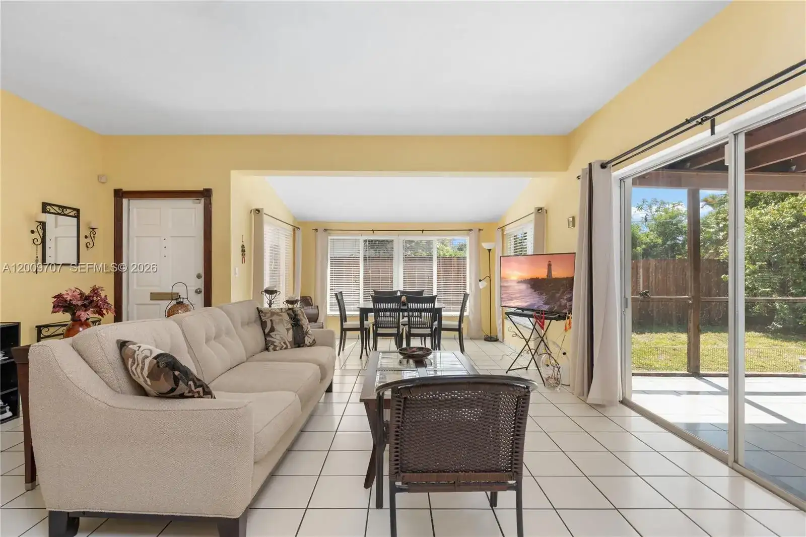 906 NE 5th St, Hallandale Beach FL 33009 photo 3