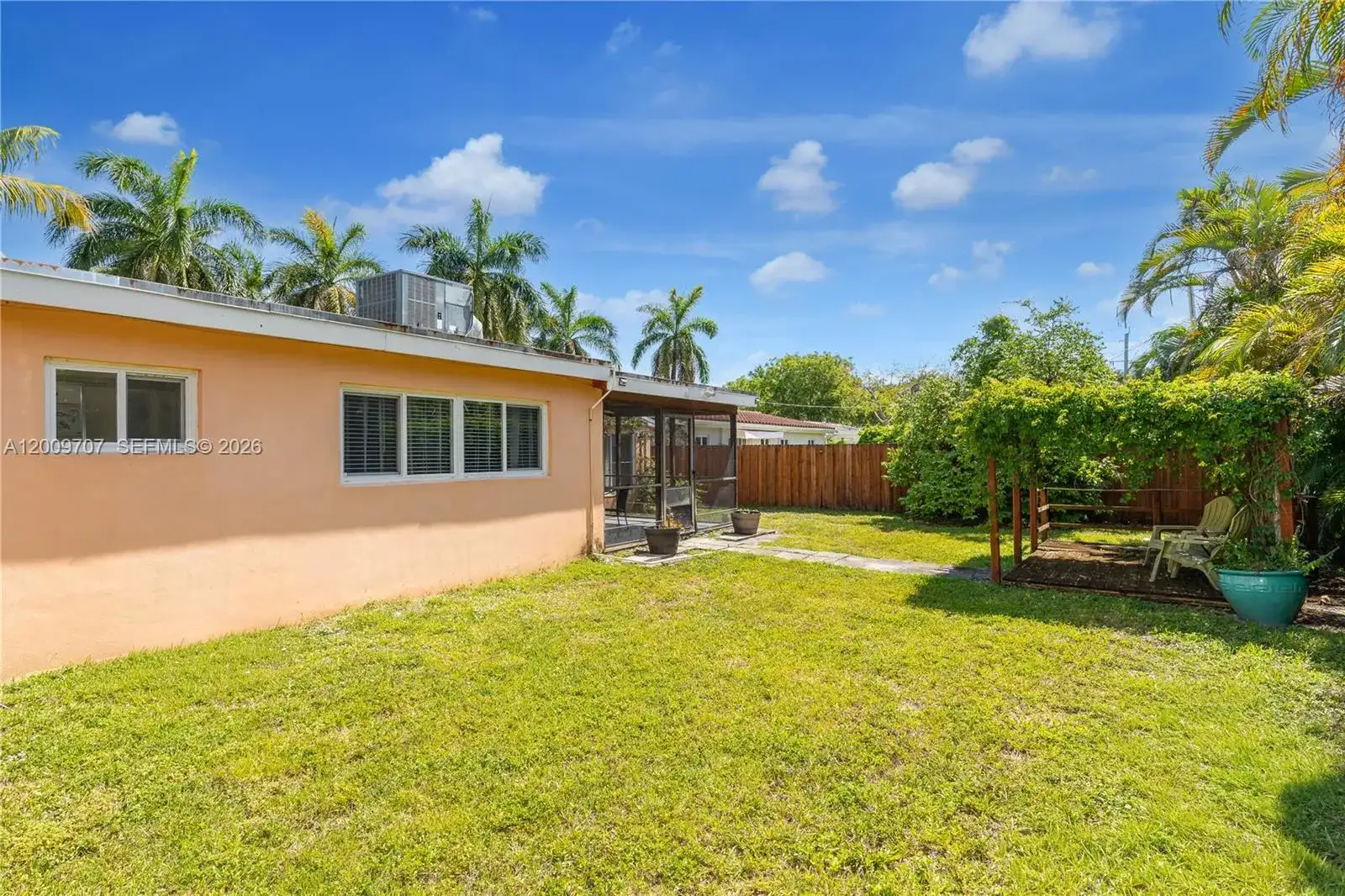 906 NE 5th St, Hallandale Beach FL 33009 photo 5