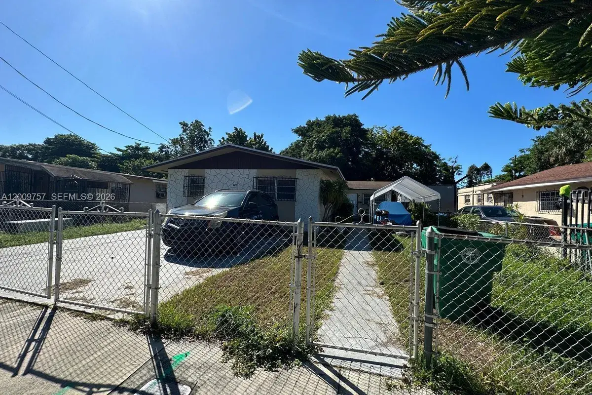 420 NW 32nd St, Miami FL 33127