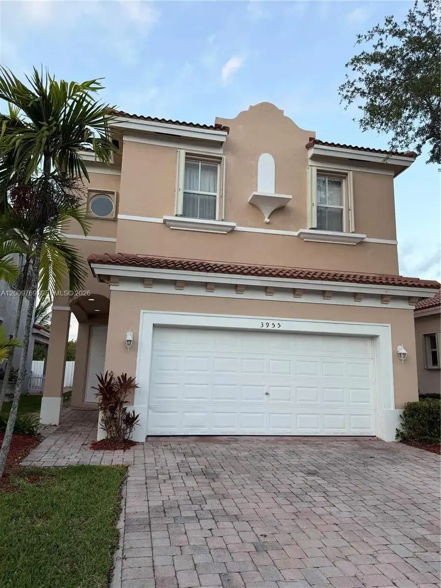 3955 NE 13th Dr, Homestead FL 33033 photo 2