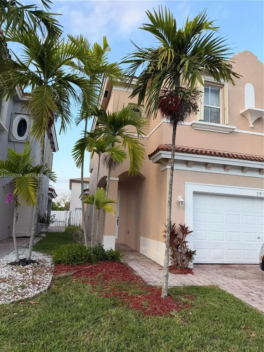3955 NE 13th Dr, Homestead FL 33033 photo 4