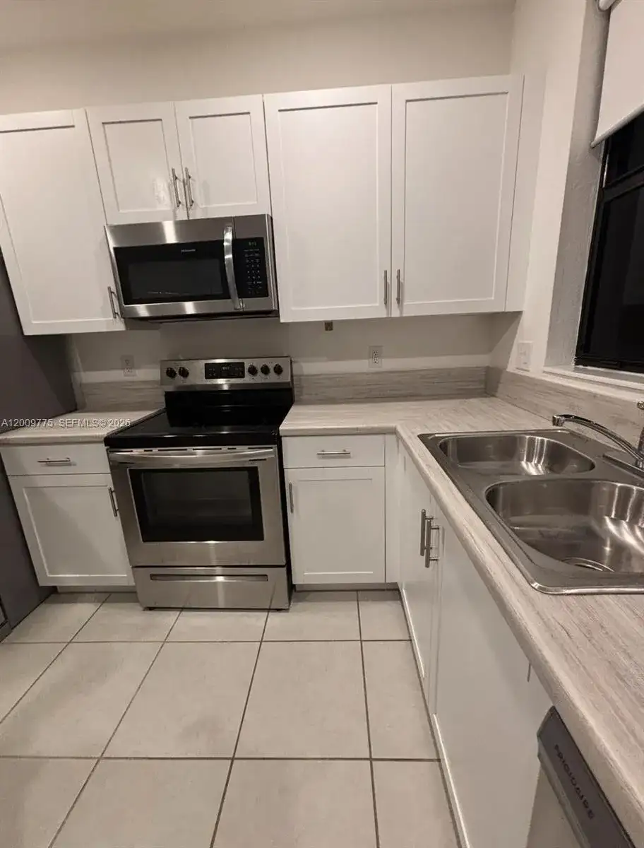 20964 NE 8th Ave, Miami FL 33179 photo 2