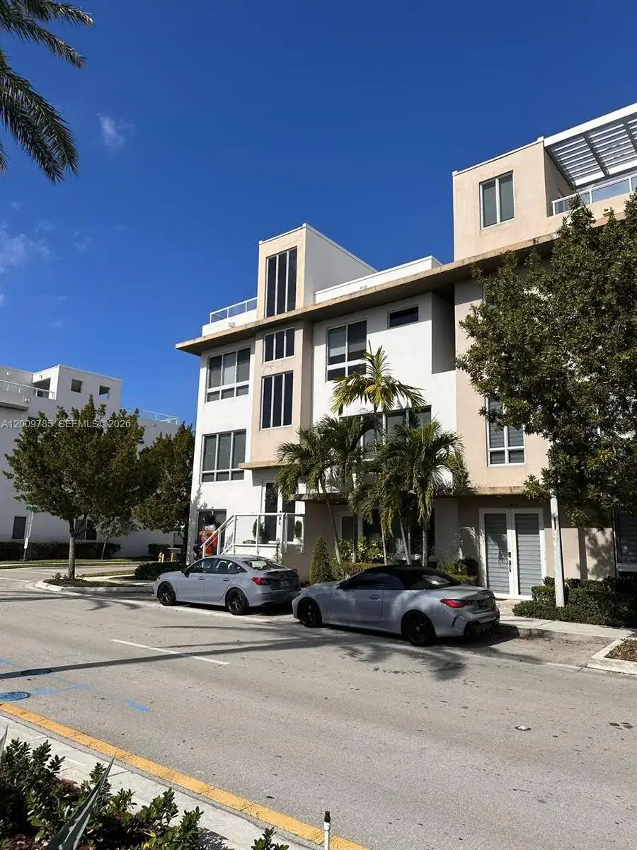 10471 NW 66th St, Doral FL 33178 photo 2