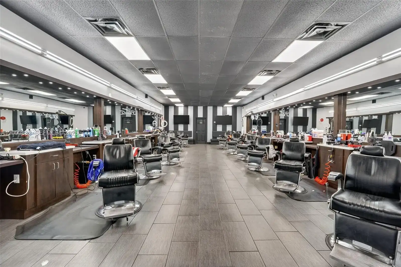 Established Barbershop for Sale – Prime Kendall Location, Kendall FL 33175 photo 2