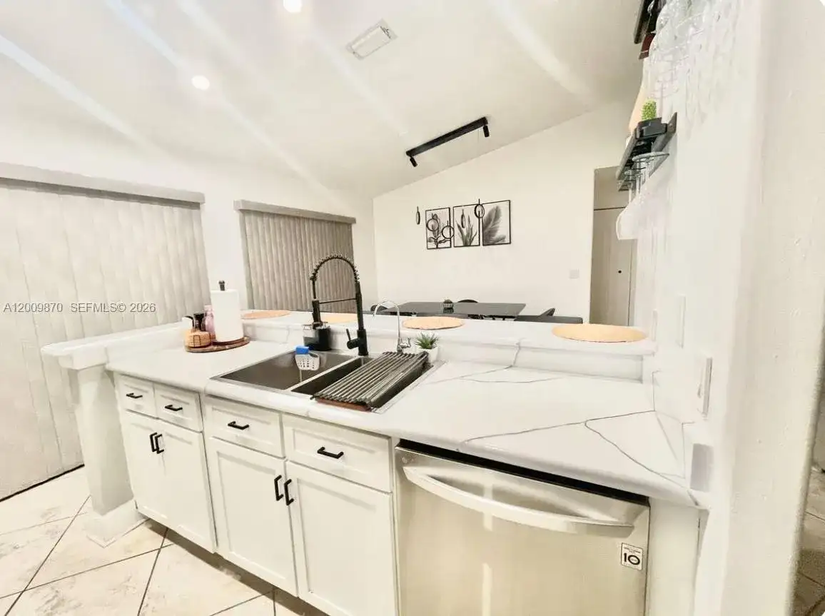 2182 SE Broward Ter, Port St. Lucie FL 34952 photo 4