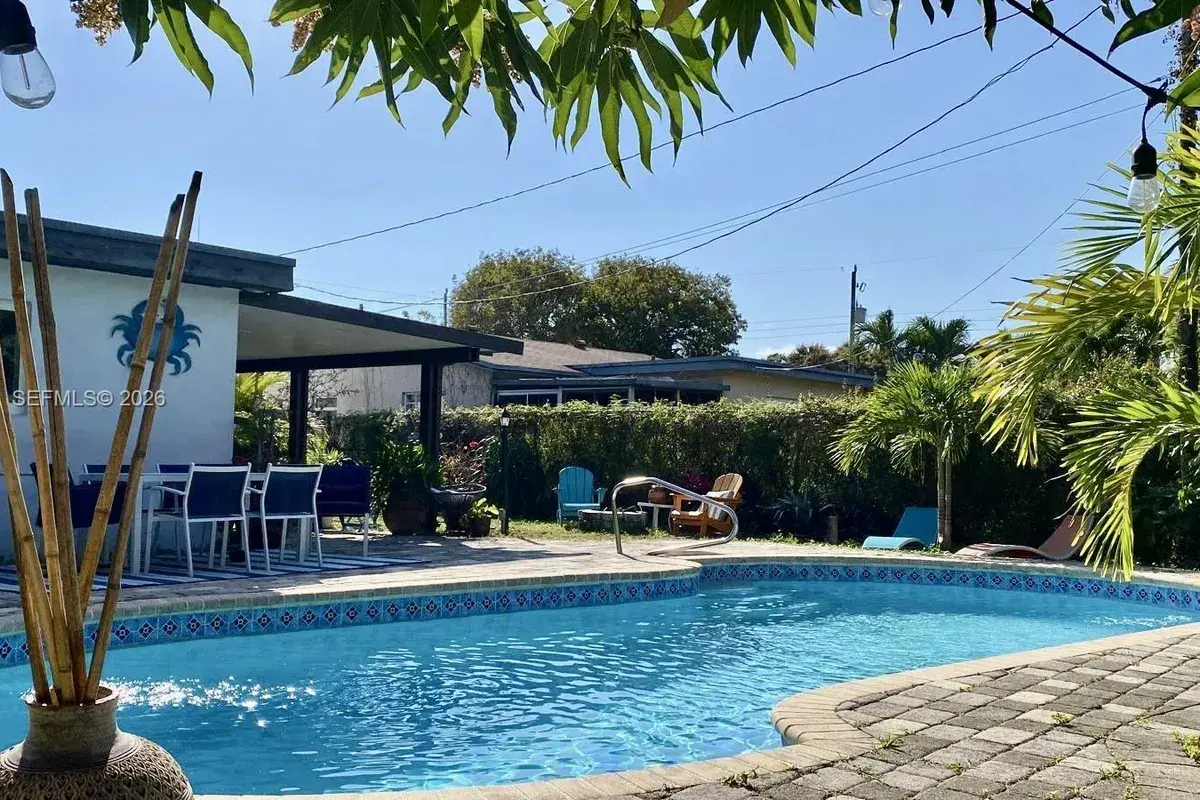 220 SW 3rd Ave # 0, Hallandale Beach FL 33009