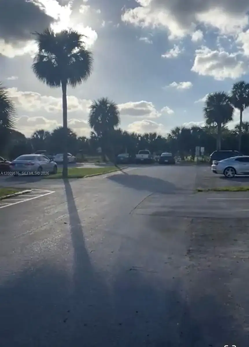 3710 NW 21st St # 305, Lauderdale Lakes FL 33311