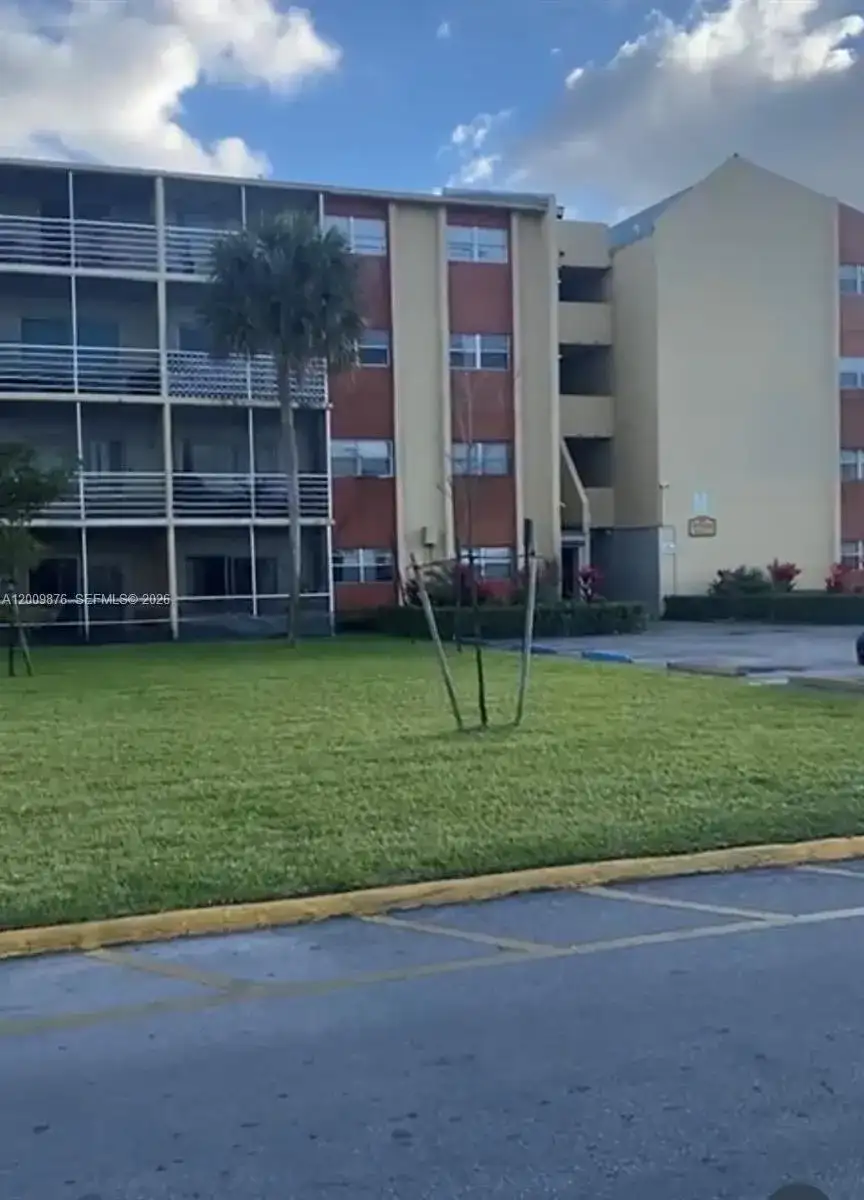 3710 NW 21st St # 305, Lauderdale Lakes FL 33311 photo 2
