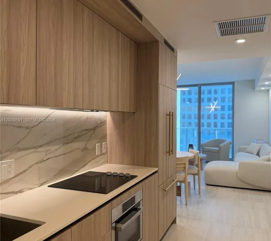 77 SE 5th street # 1614, Miami FL 33131