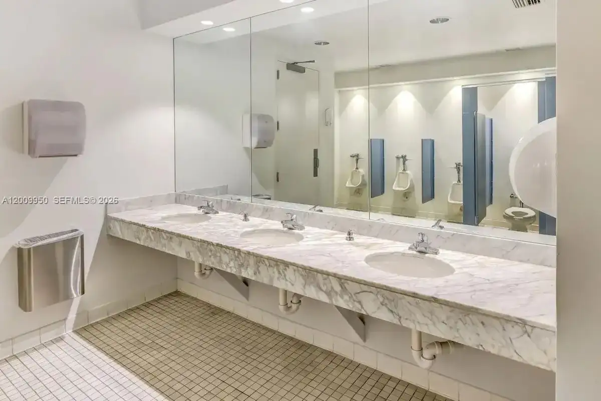 1200 Brickell Bay Dr # 1404, Miami FL 33131 photo 4