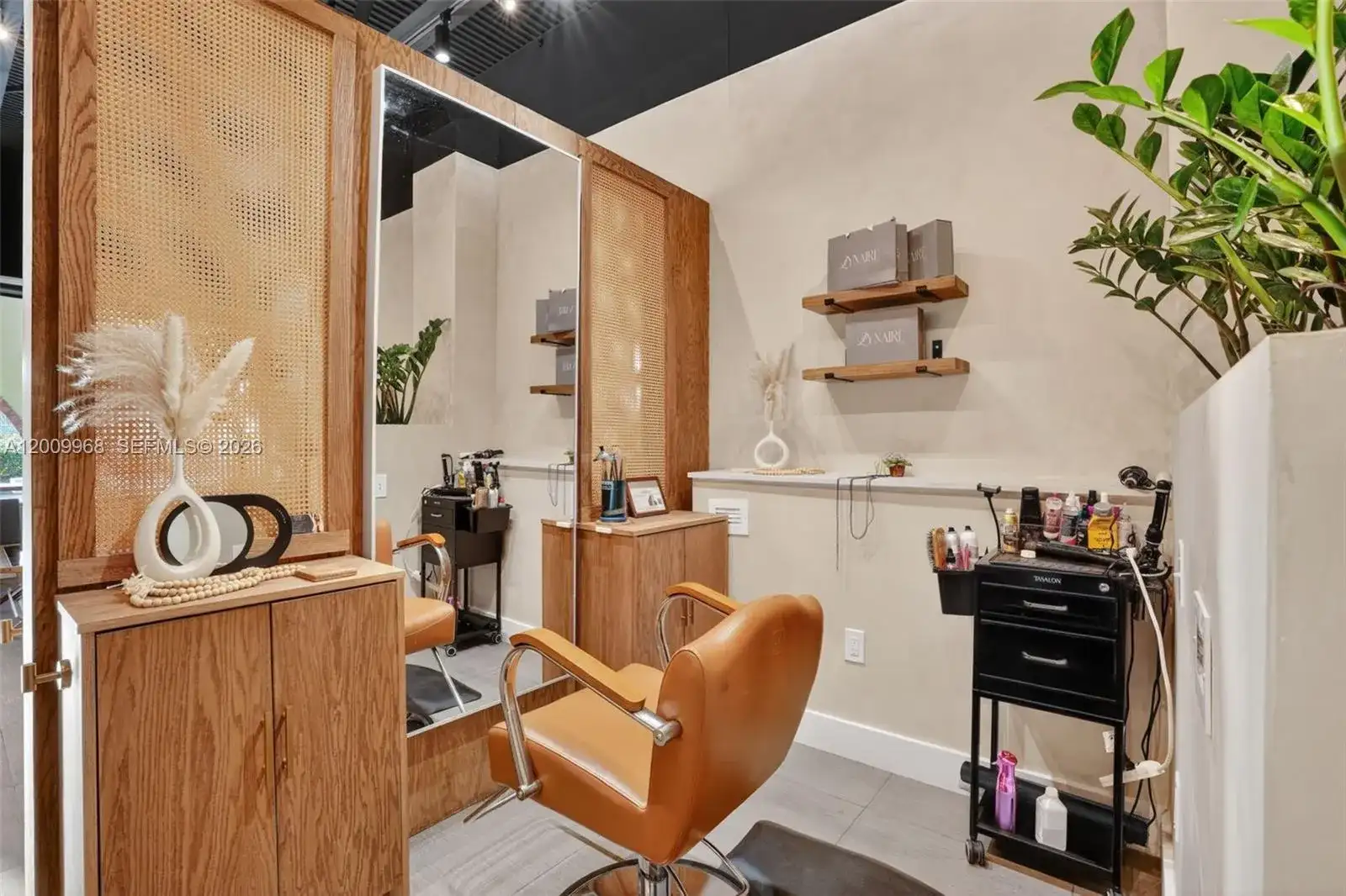 Turnkey Beauty Salon & Spa For Sale In Palmetto Bay, Palmetto Bay FL 33157 photo 3