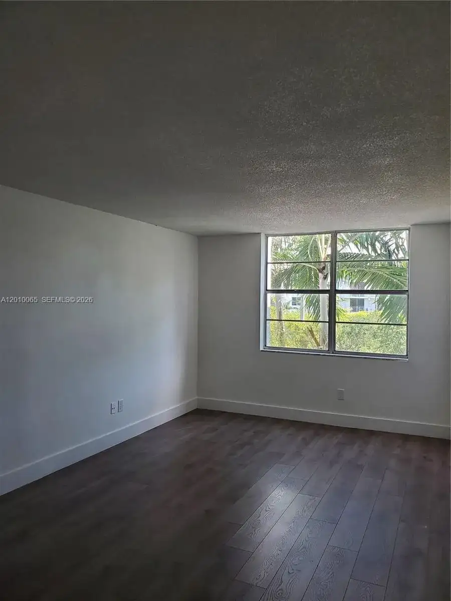 496 NW 165th St Rd # 412, Miami FL 33169 photo 4