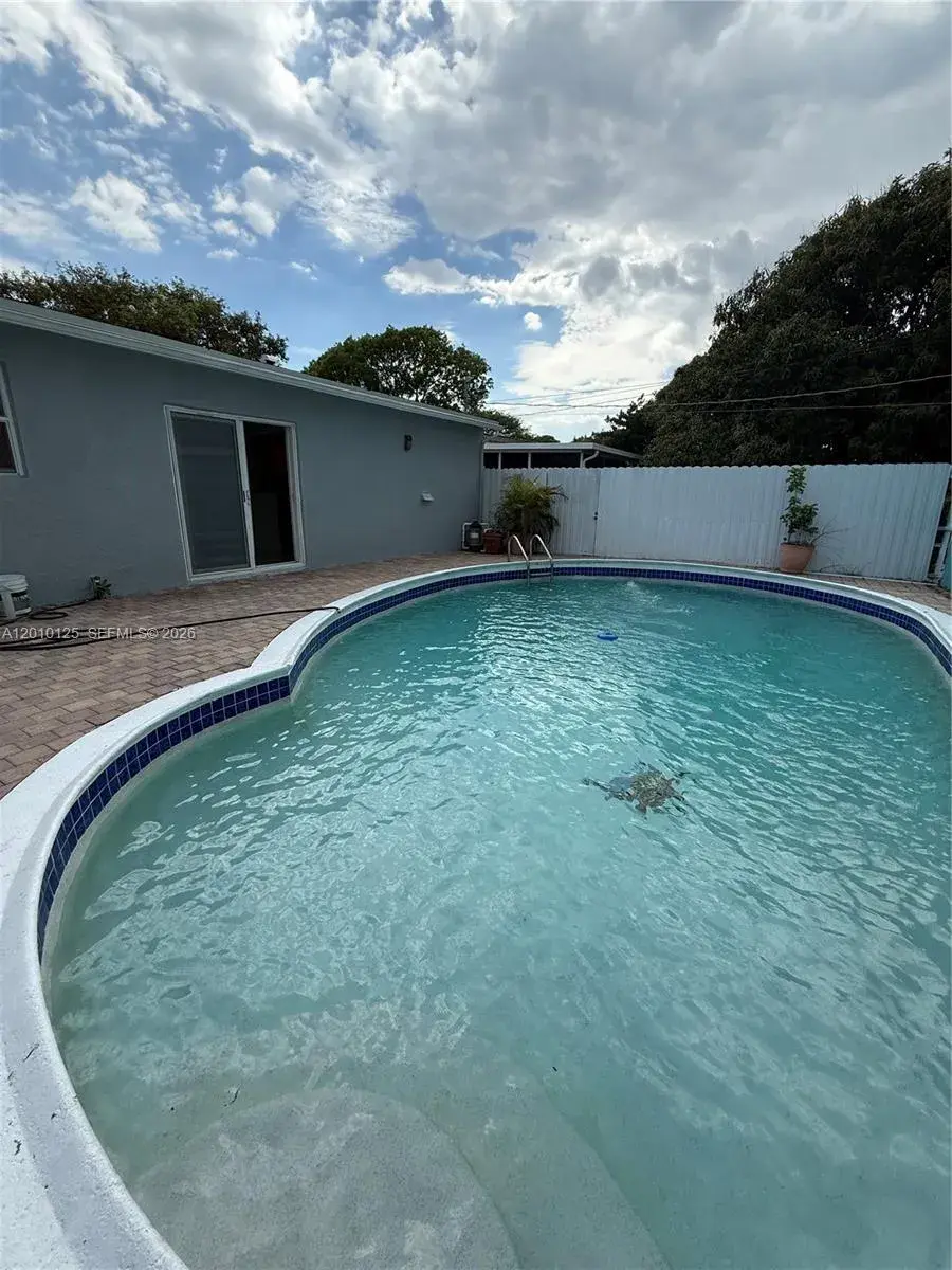 1619 Shenandoah St, Hollywood FL 33020