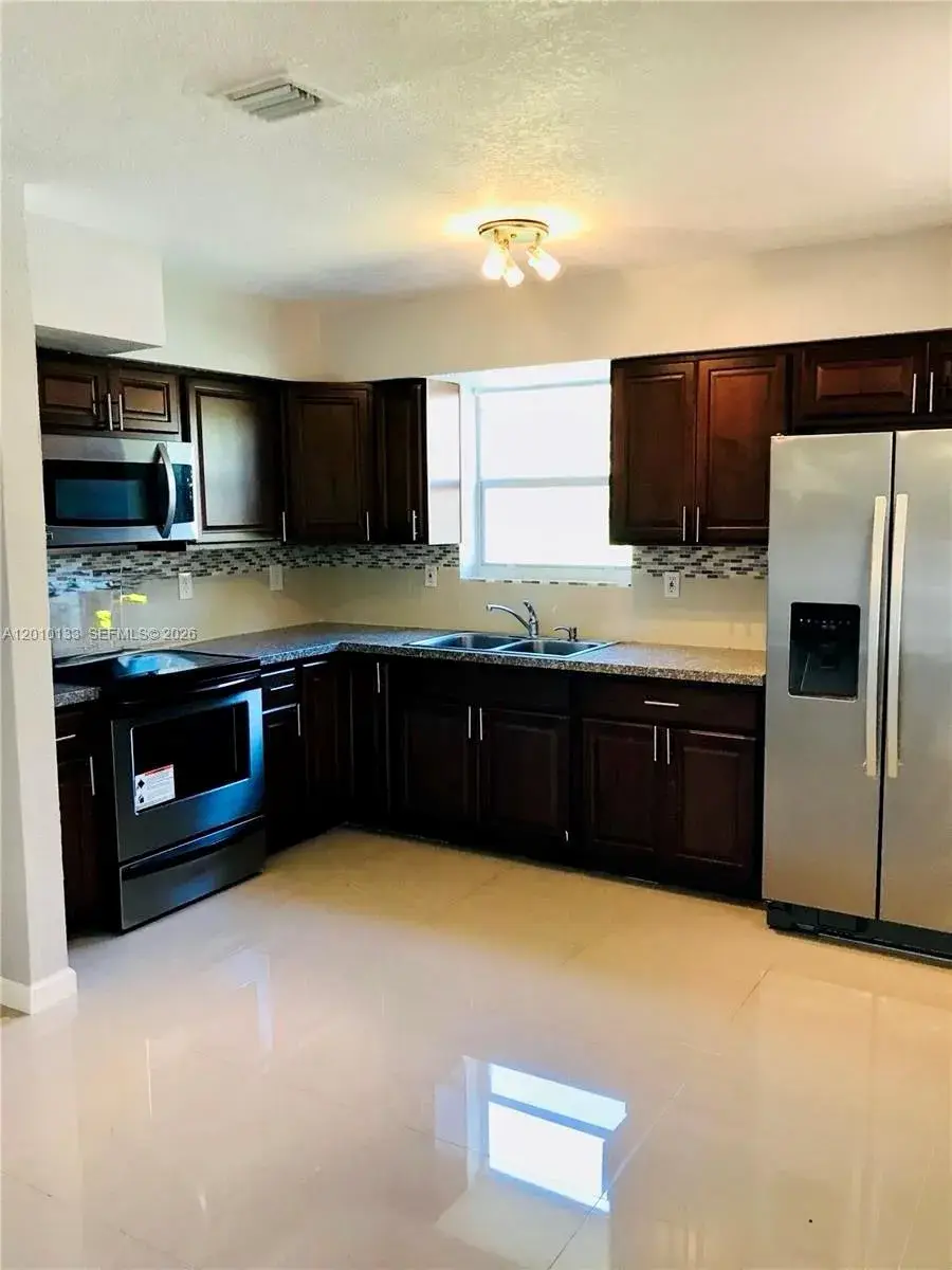 944 NW 51st St # 1, Miami FL 33127