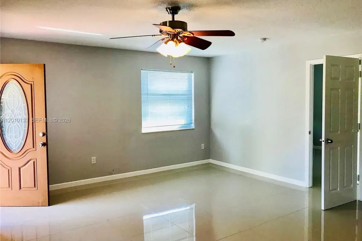 944 NW 51st St # 1, Miami FL 33127