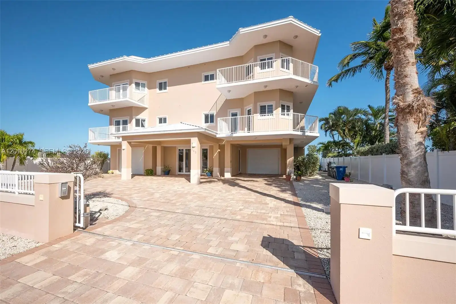 112 N Bounty Ln, Key Largo FL 33037 photo 2