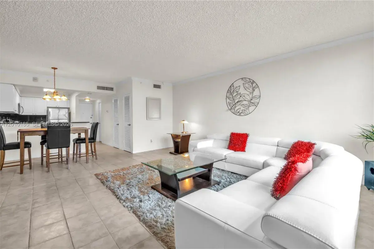 2501 S Ocean Dr, Hollywood FL 33019