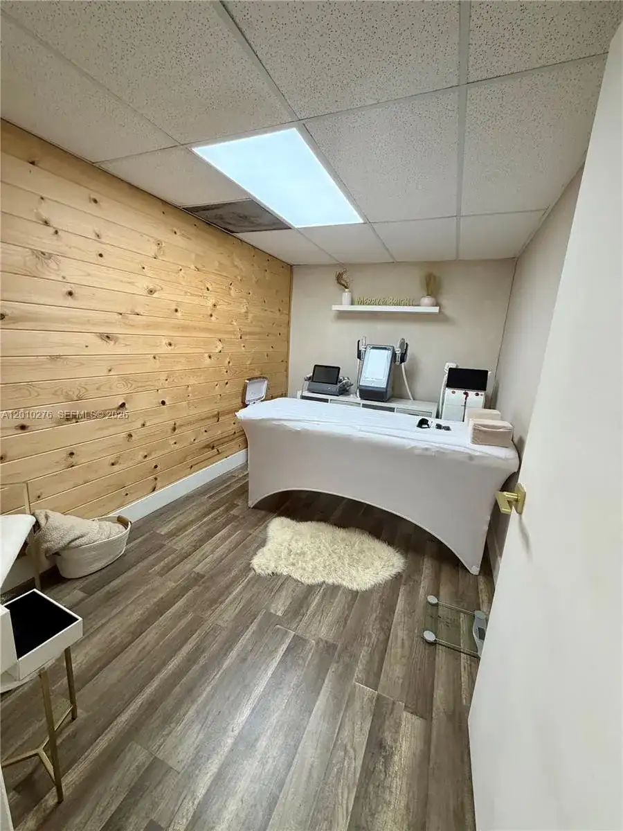 7500 NW 25th St # 245, Miami FL 33122 photo 3