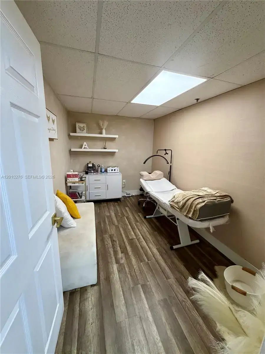 7500 NW 25th St # 245, Miami FL 33122 photo 4