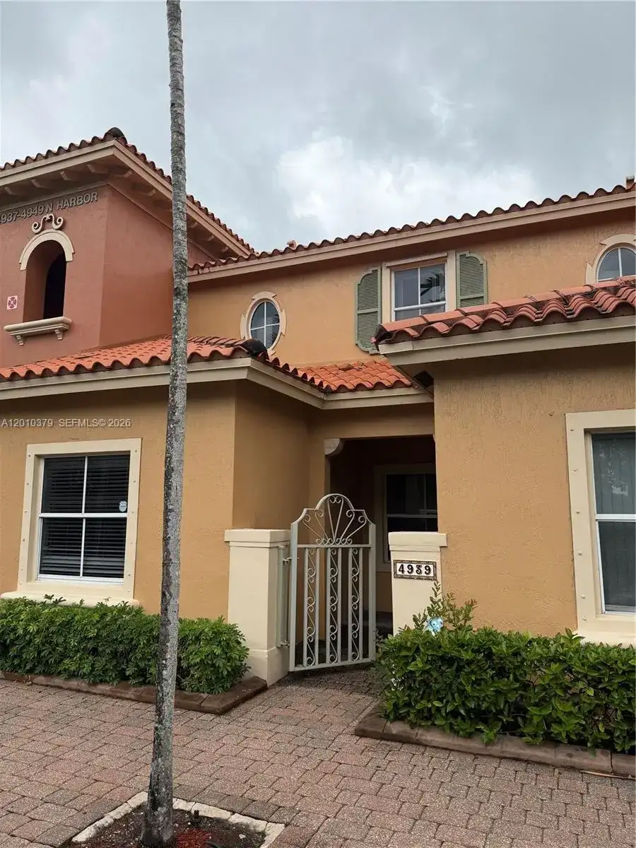 4939 N Harbor Isles Dr # 106, Dania Beach FL 33312 photo 2