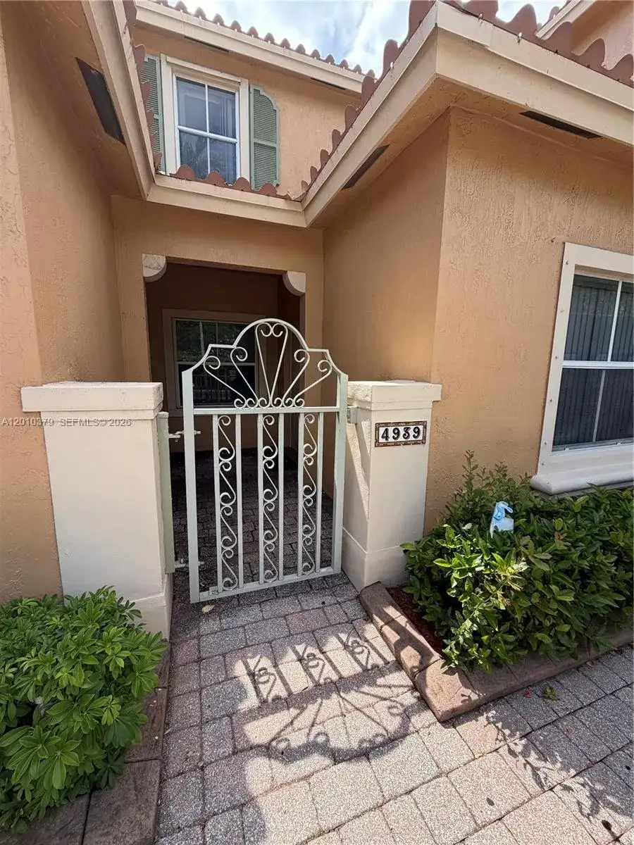 4939 N Harbor Isles Dr # 106, Dania Beach FL 33312 photo 4