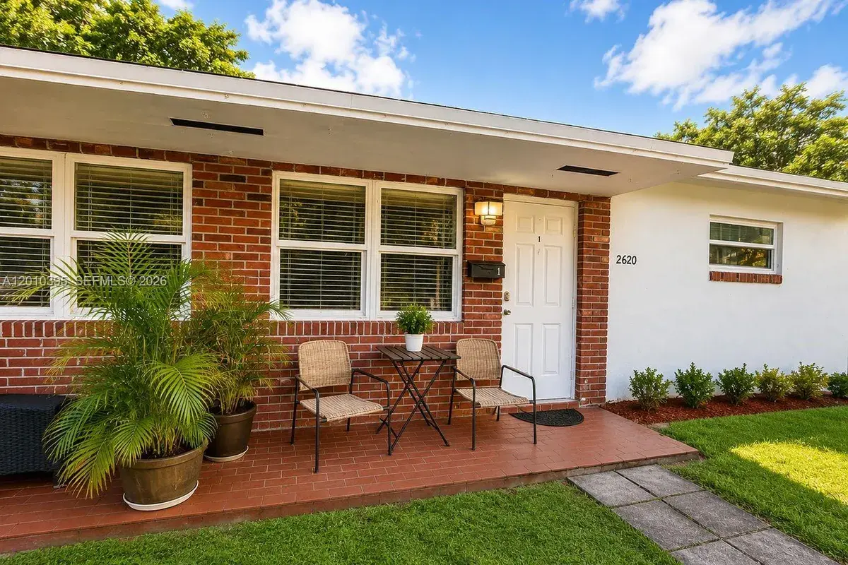 2620 SW 51st St, Dania Beach FL 33312
