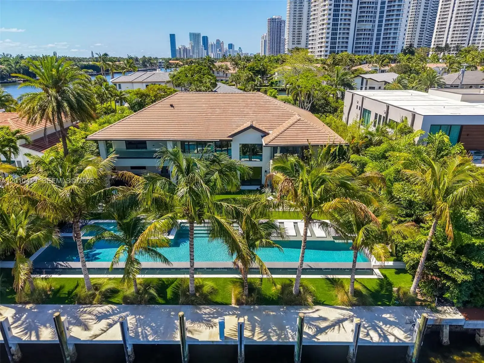 110 Holiday Dr, Hallandale Beach FL 33009 photo 2