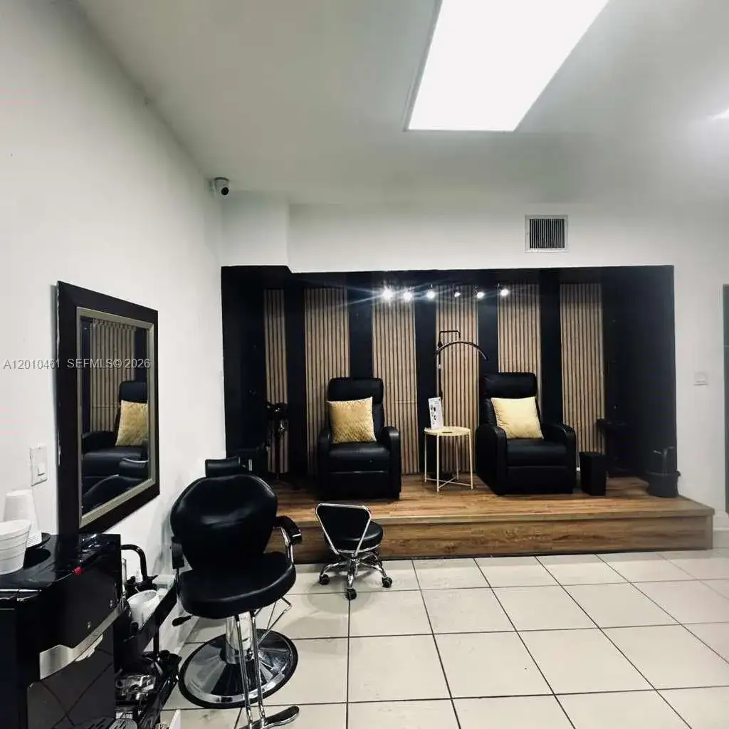9610 Fontainebleau Blvd, Miami FL 33172 photo 3