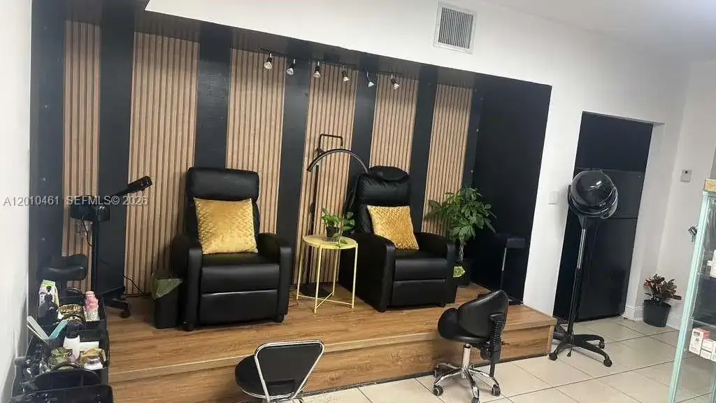 9610 Fontainebleau Blvd, Miami FL 33172 photo 4