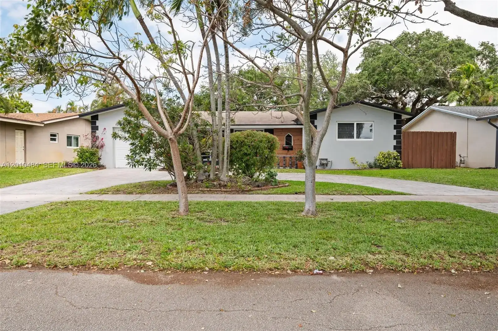 5421 Buchanan St, Hollywood FL 33021 photo 2