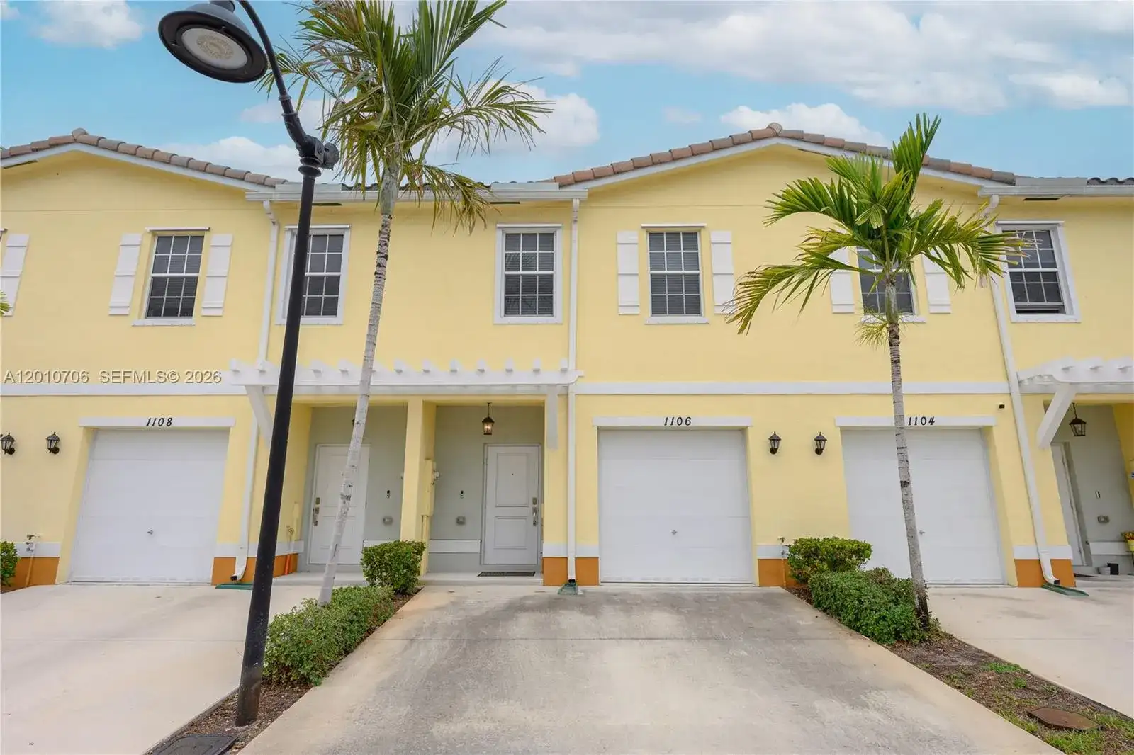1106 NW 40th Ter, Lauderhill FL 33313 photo 2